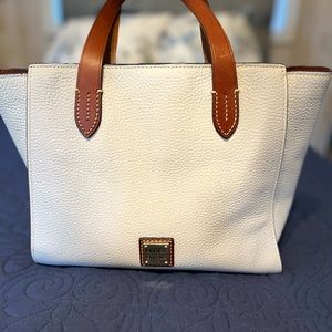 Great Spring and Summer bag.  Only used once!